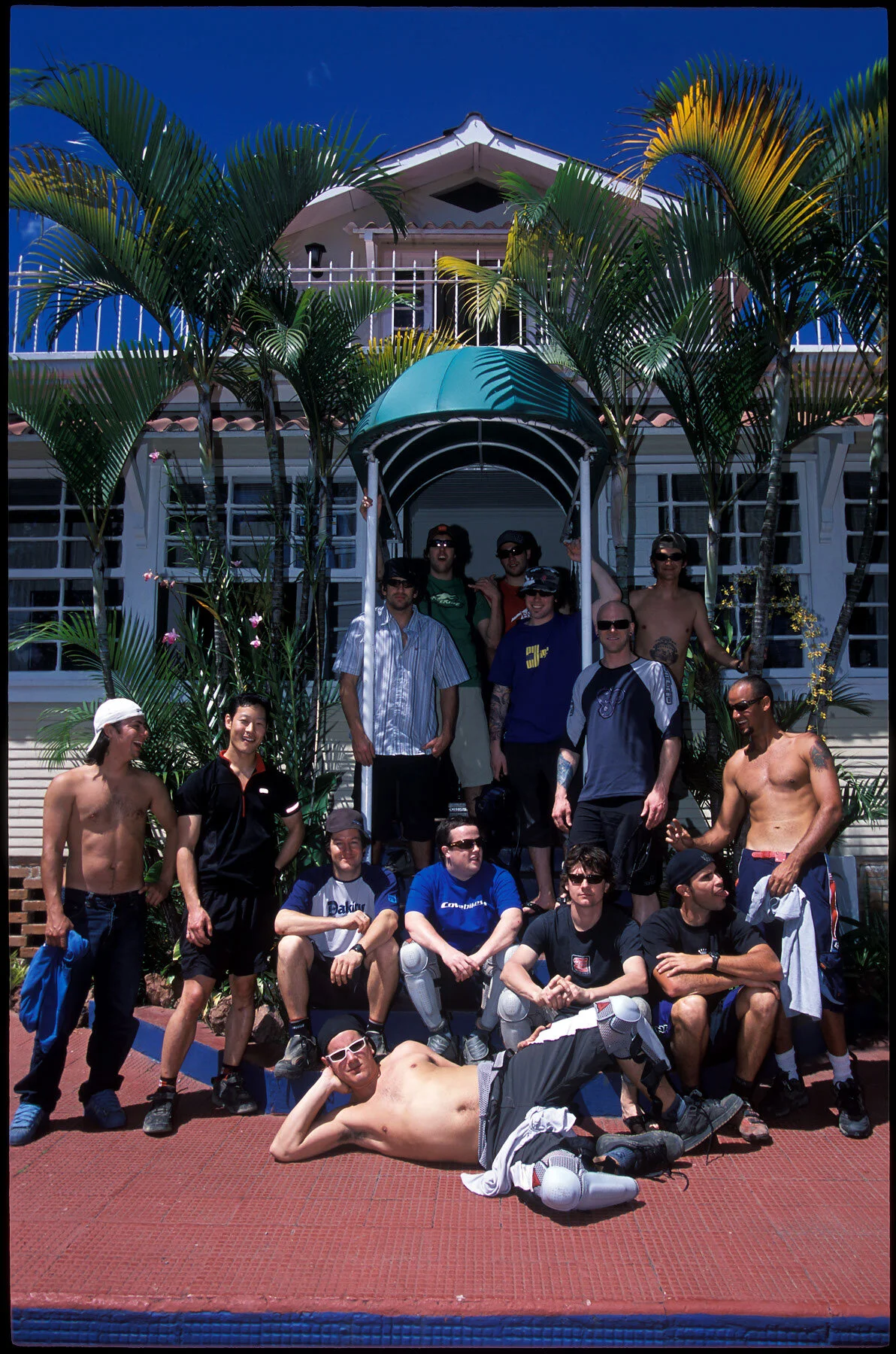 The crew in front of the art-hotel Milvia in San Jose. Ready for action!