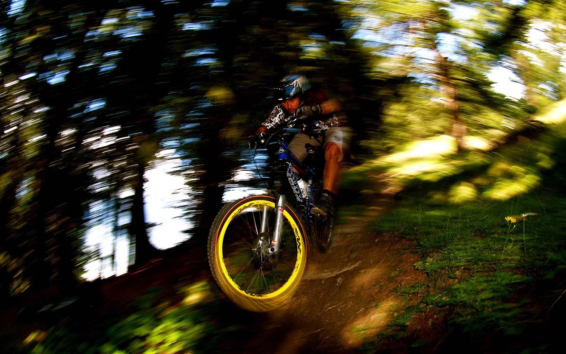 Photo example of capturing movement of a mountain biker