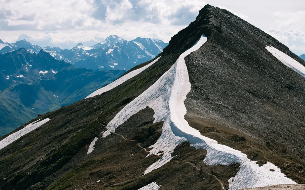 This trail at 2985m. Just around the corner it drops for a solid hour and a half of straight descent on singletrack. Pas mal!