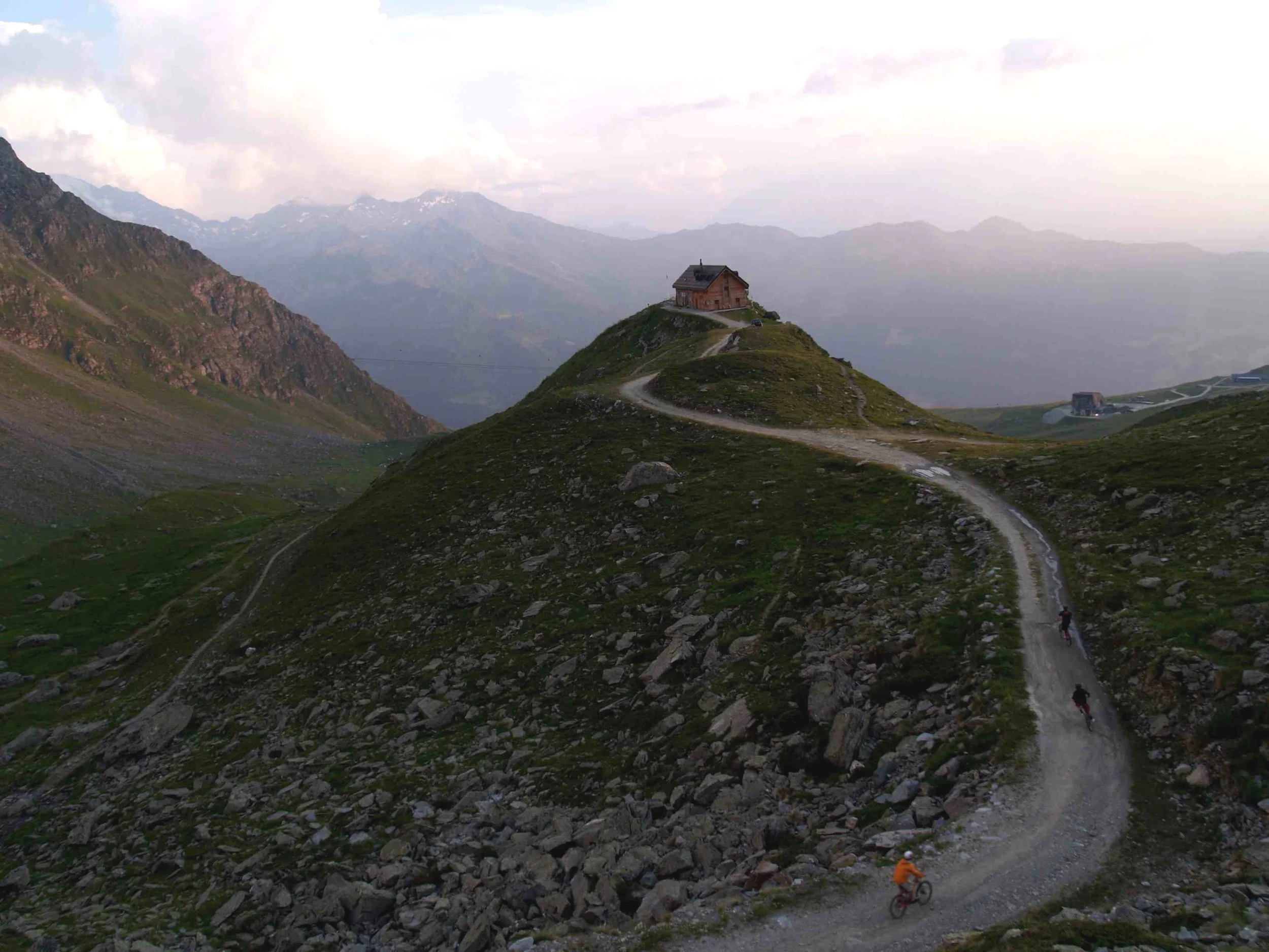 arriving to the Cabane du Mont Fort on the slopes of Verbier.