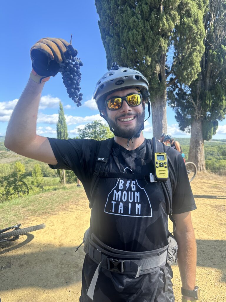 MTB guide with grapes