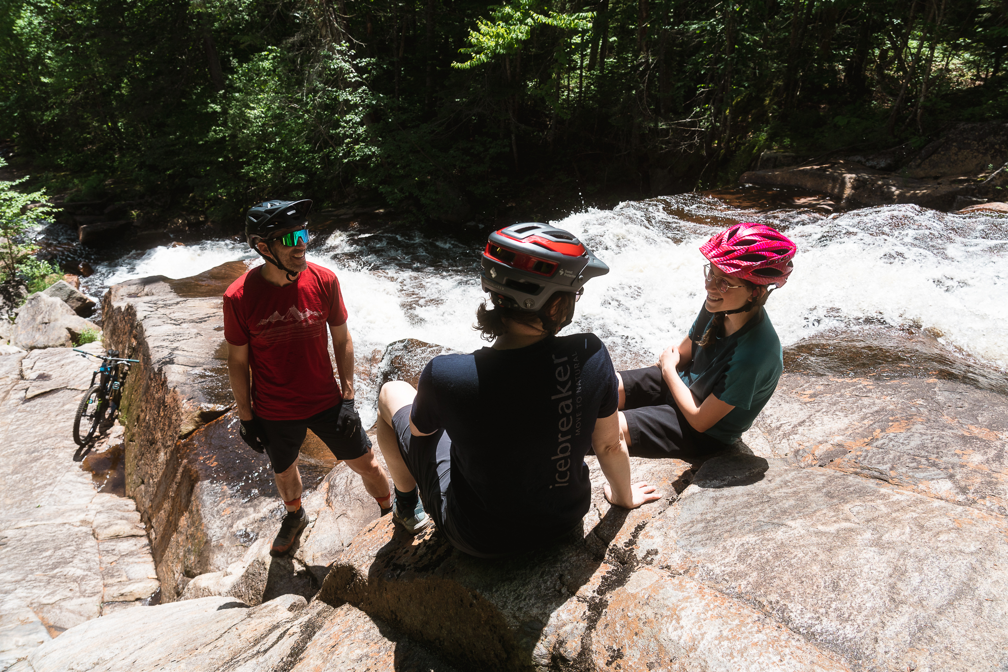 mtb riders and guide by river